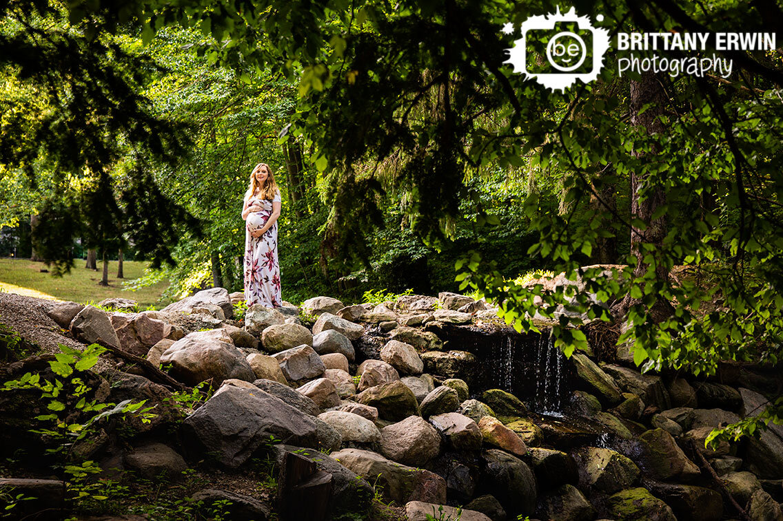 Indianapolis-Holcomb-Gardens-waterfall-rock-hill-maternity-portrait-photographer-mother-to-be-floral-dress.jpg