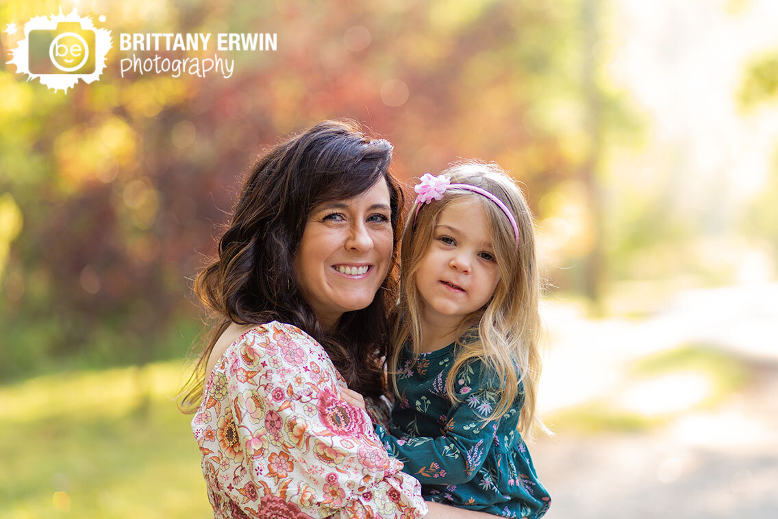 Indianapolis-portrait-photographer-mother-daughter-outside-fall.jpg