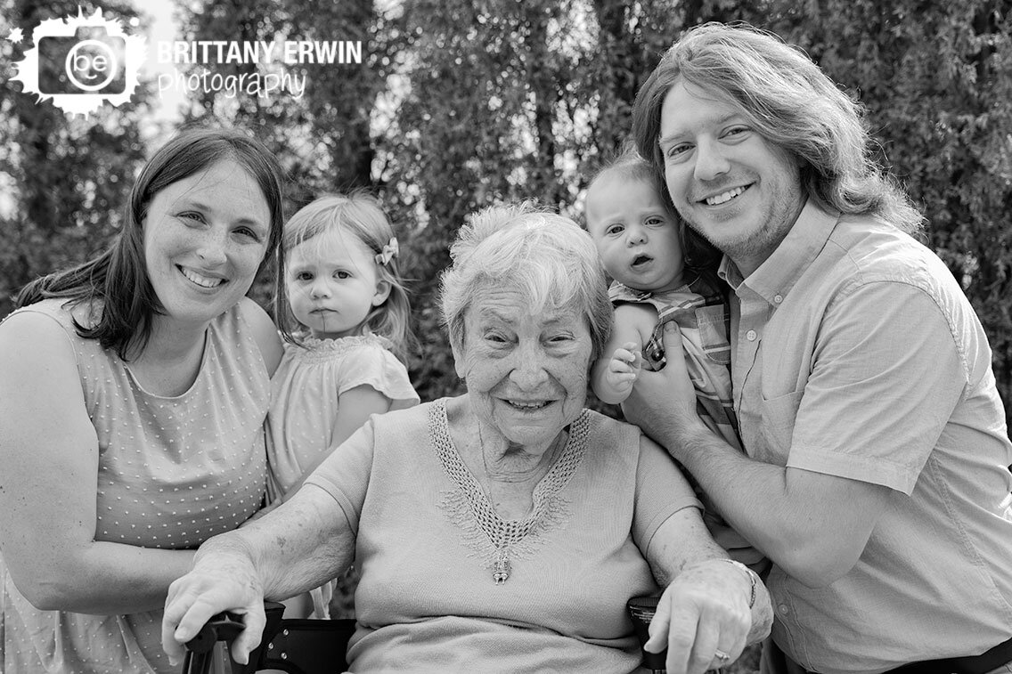 Indianapolis-family-portrait-photographer-great-grandmother-with-greatgrandkids-outside-fall.jpg