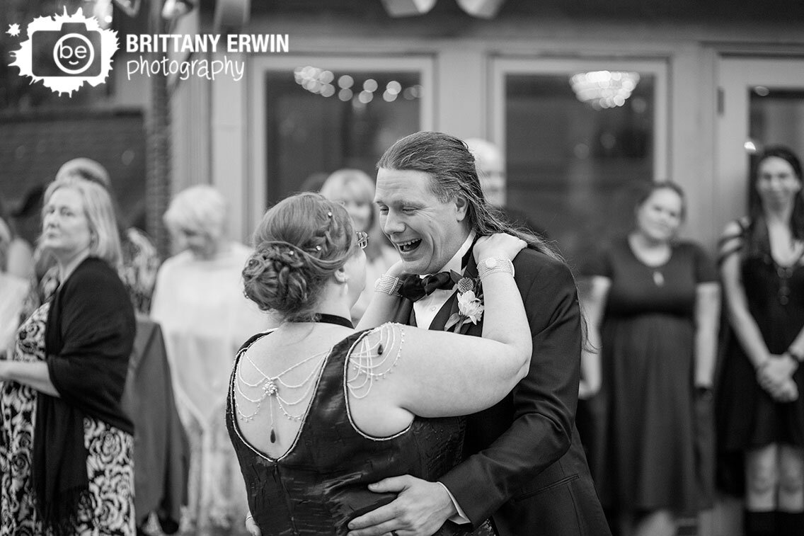 Indianapolis-wedding-photographer-couple-first-dance-outdoor.jpg