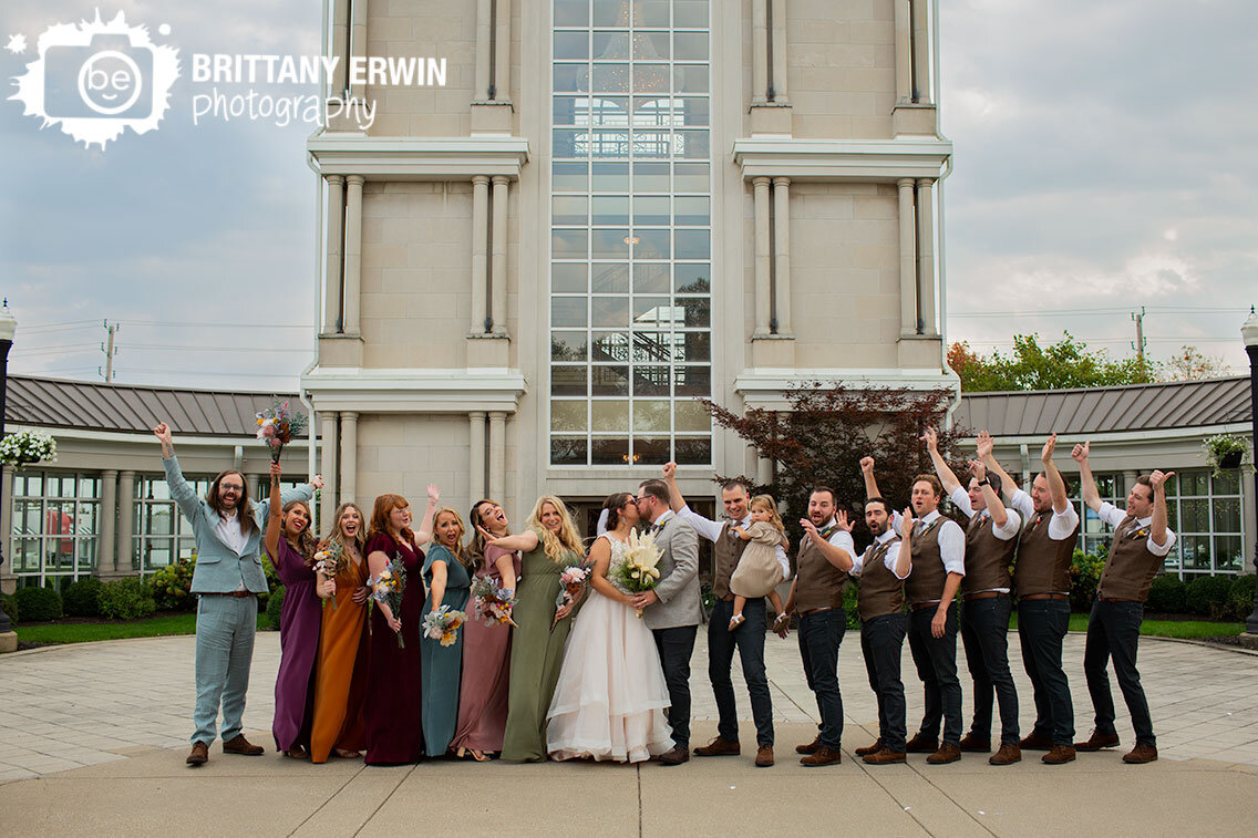 silly-bridal-party-portrait-couple-kissing.jpg