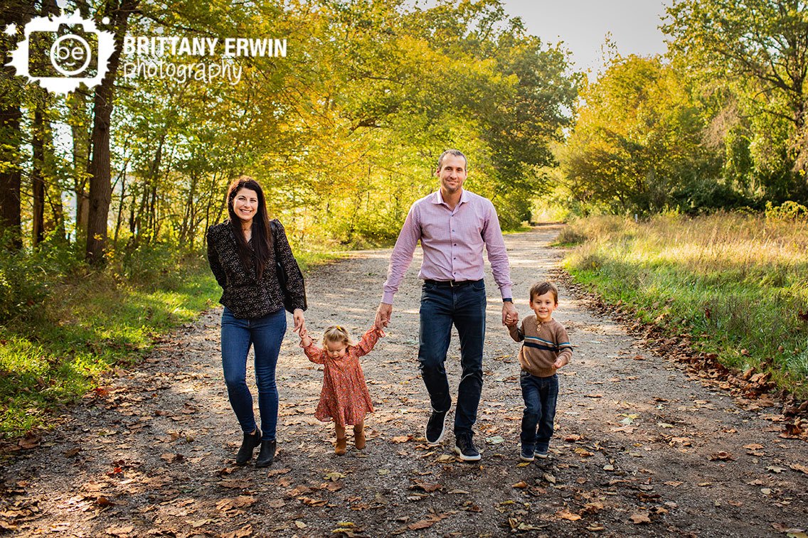 Indianapolis-Eagle-Creek-Park-family-portrait-group-outside-fall.jpg