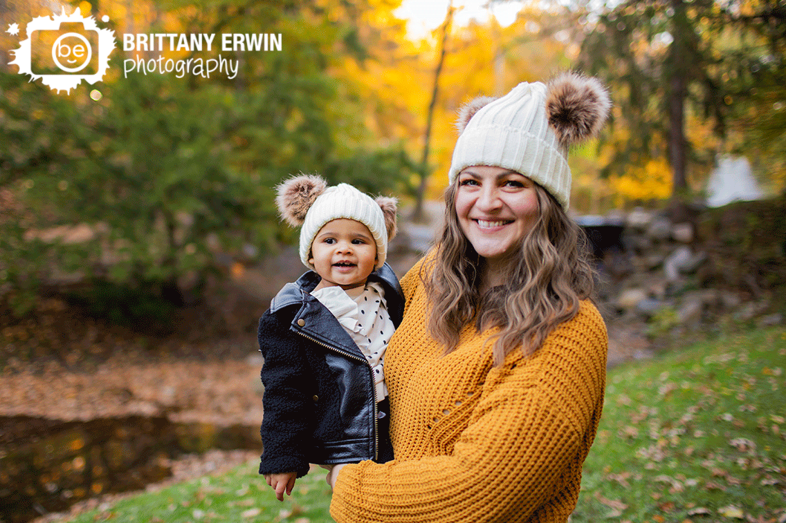 mother-daughter-outdoor-portrait-photographer-fall-family-session.gif