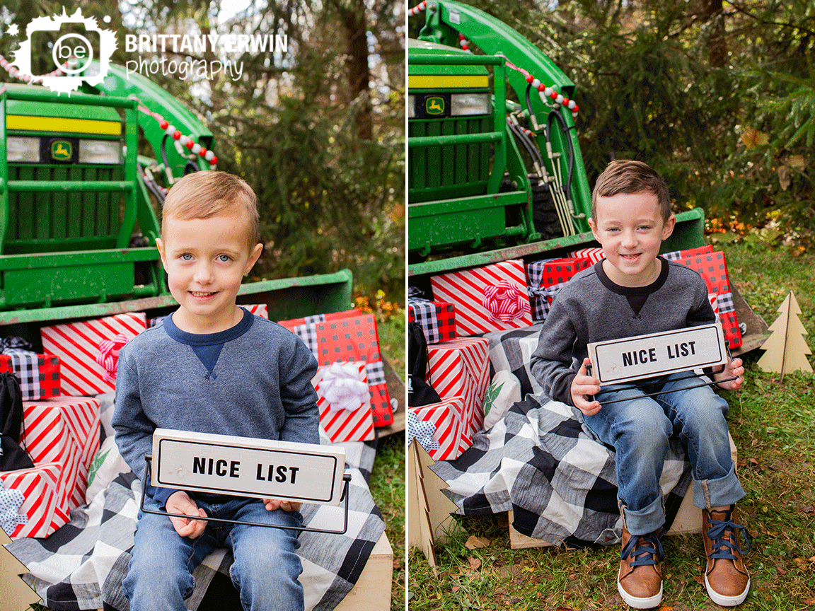 nice-list-christmas-portrait-photographer-boys-with-sign.gif