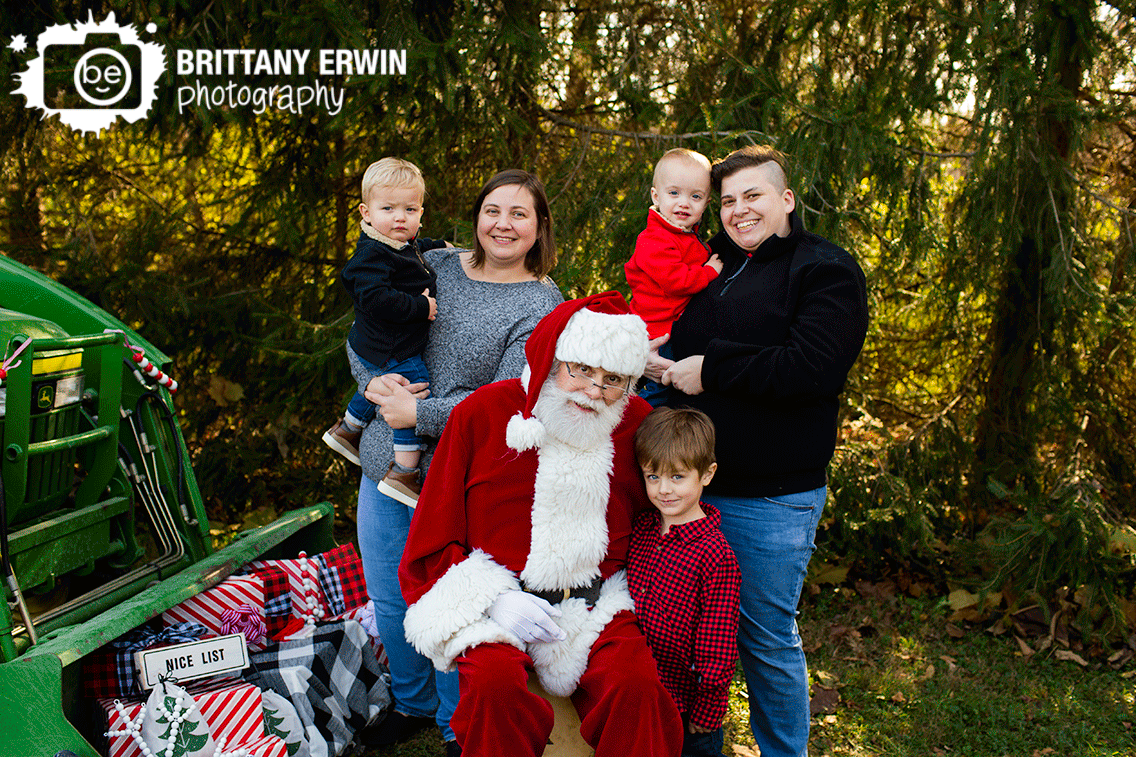 Indianapolis-family-portrait-photographer-group-with-santa-outside-tractor-christmas.gif