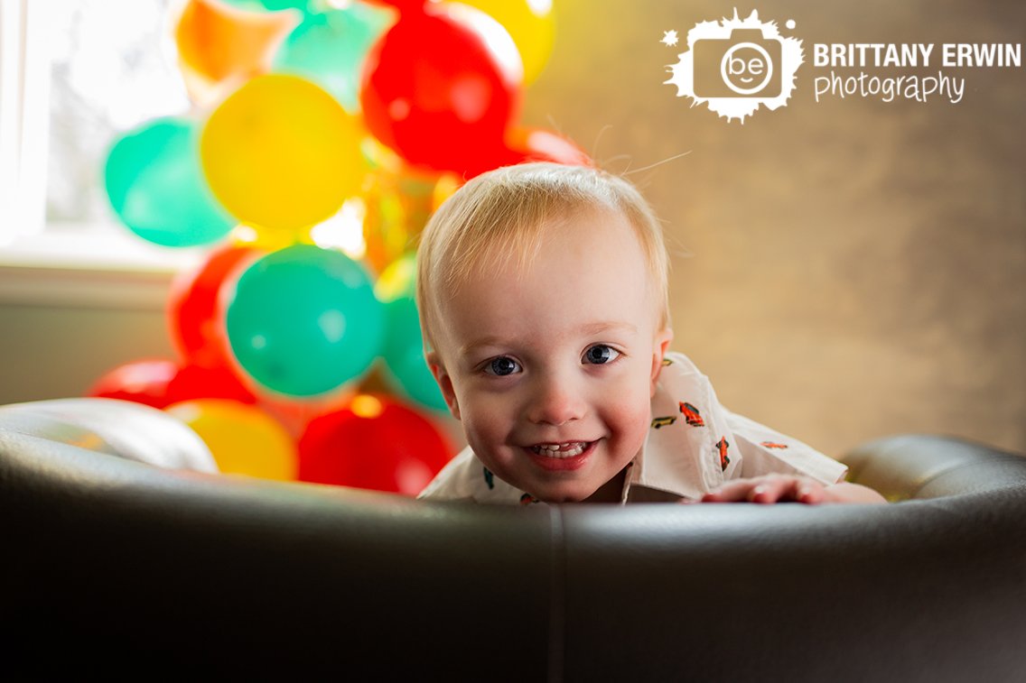 Indianapolis-portrait-photographer-toddler-in-leather-chair.jpg