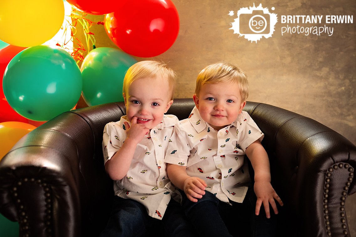 Indianapolis-portrait-photographer-toddler-twin-boys-with-balloons-matching-car-shirts.jpg