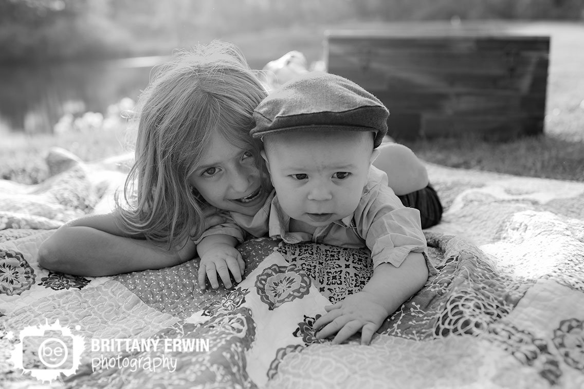 sibling-portrait-on-quilt-outside-spring-photographer.jpg