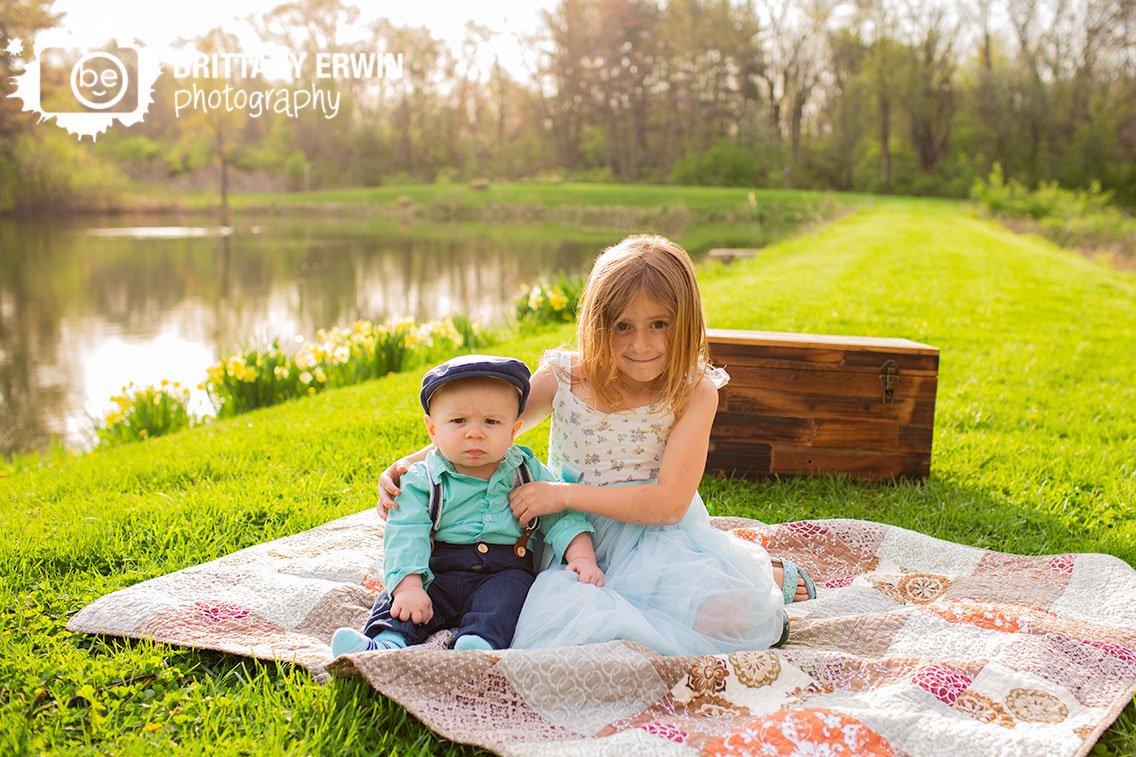 Camby-Indiana-siblings-portrait-brother-sister-on-quilt-spring.jpg