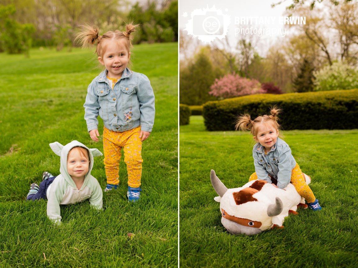 Indianapolis-siblings-portrait-girl-riding-stuffed-appa.jpg