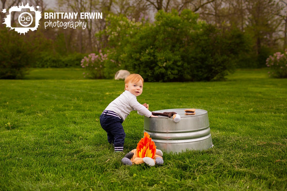 Indianapolis-spring-first-birthday-photographer-felt-play-fire-with-smores.jpg