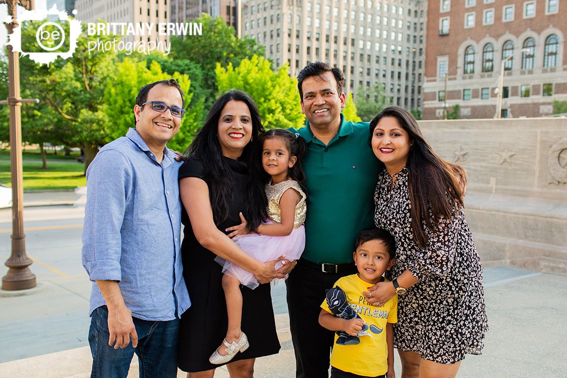 downtown-Indianapolis-family-portrait-photographer-group-outside.jpg