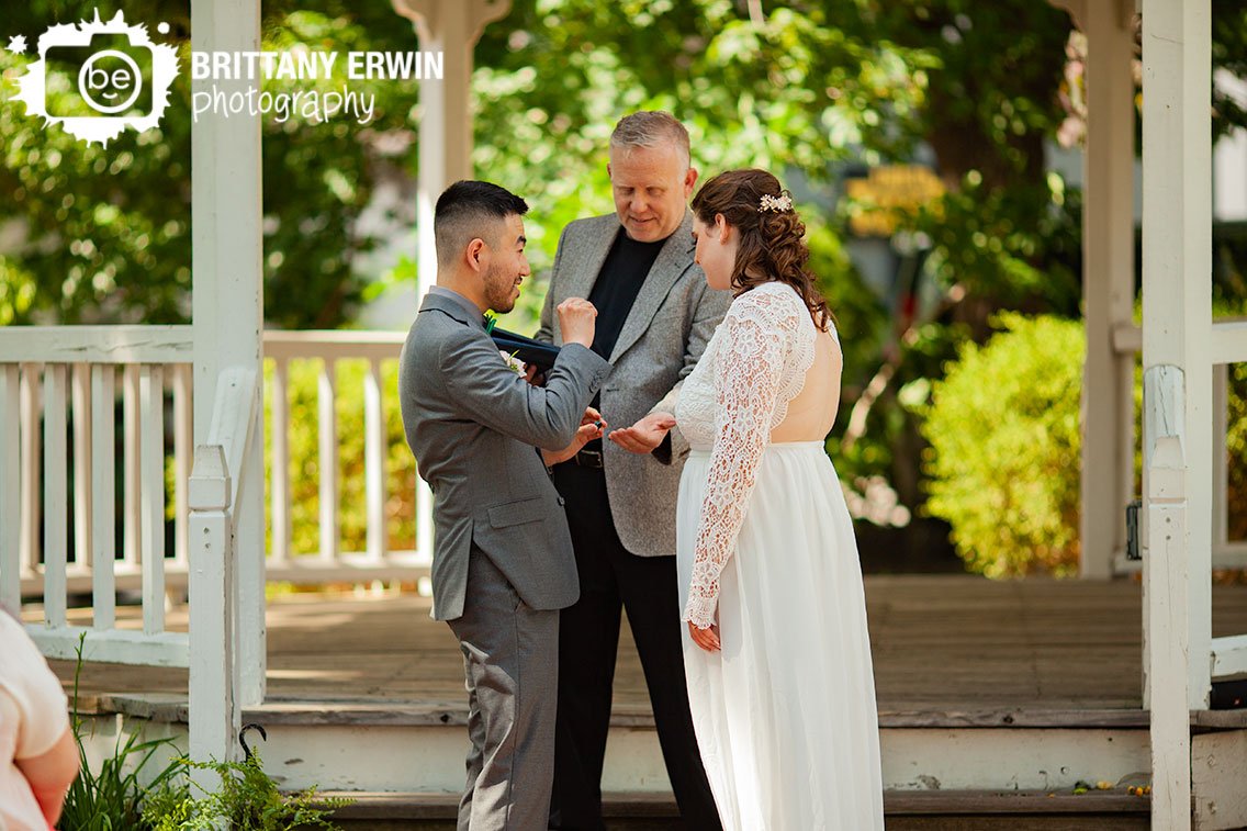 groom-with-rings-at-wedding-ceremony-funny.jpg