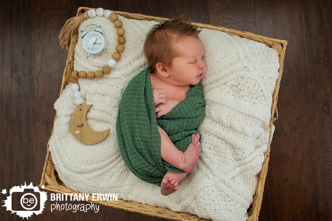 Indianapolis-in-home-lifestyle-newborn-portrait-photographer-sleeping-in-basket-with-alarm-clock.jpg