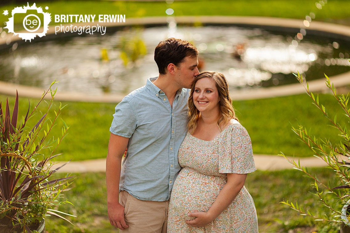 Indianapolis-maternity-portrait-photographer-couple-outside-Newfields-grounds.jpg