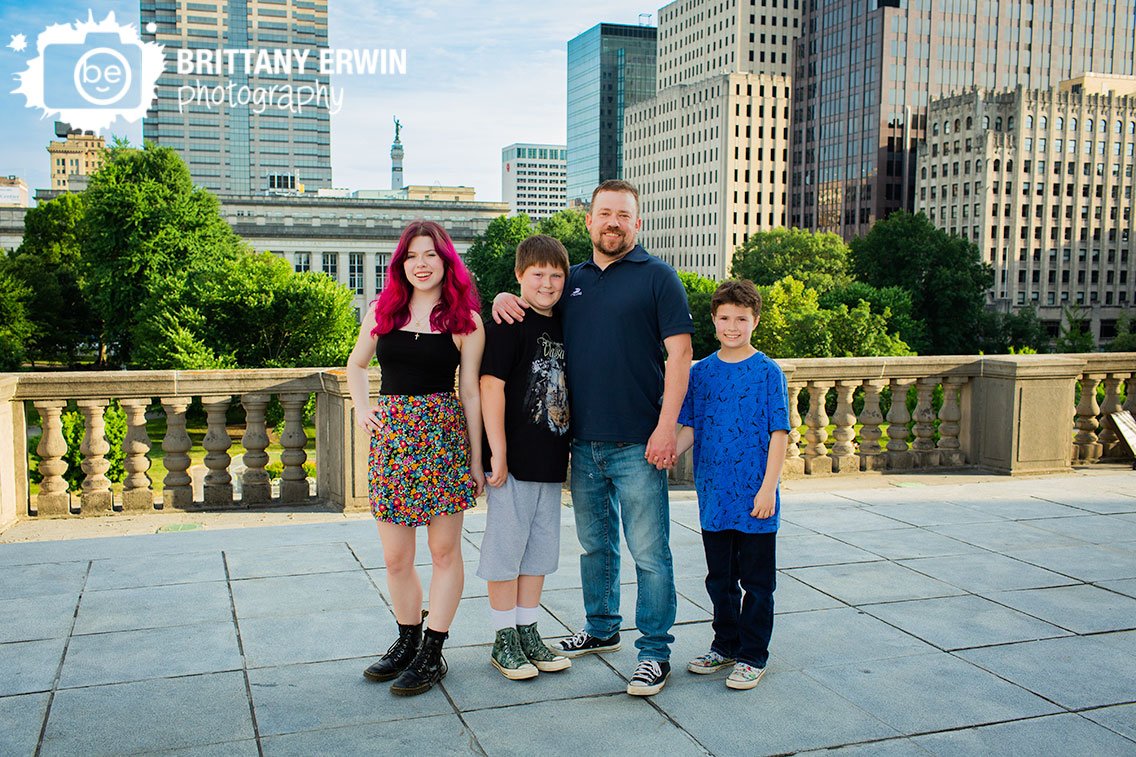 Downtown-Indianapolis-family-portrait-photographer-summer-sunset.jpg