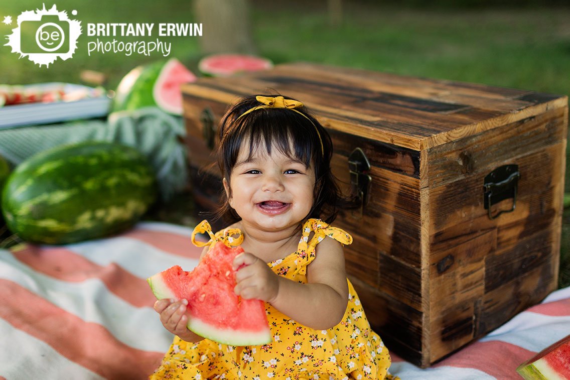 watermelon-mini-session-photographer-baby-girl-summer-portrait.jpg