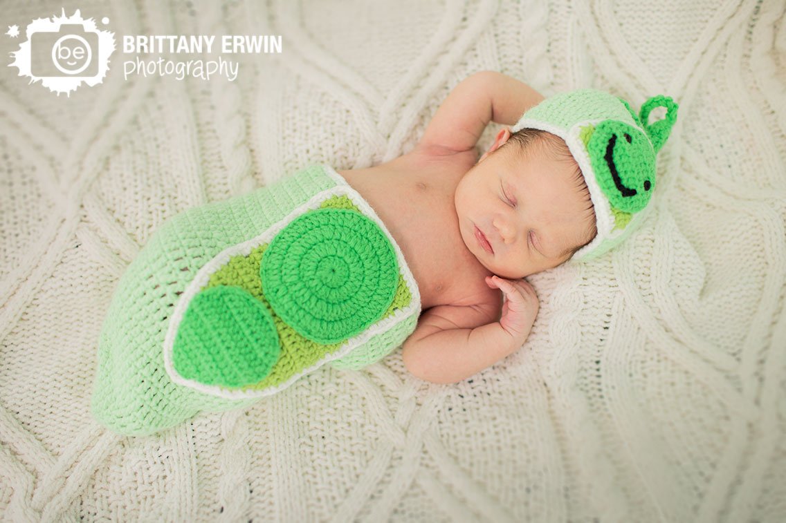 Indianapolis-newborn-portrait-photographer-sweet-pea-crochet-prop.jpg