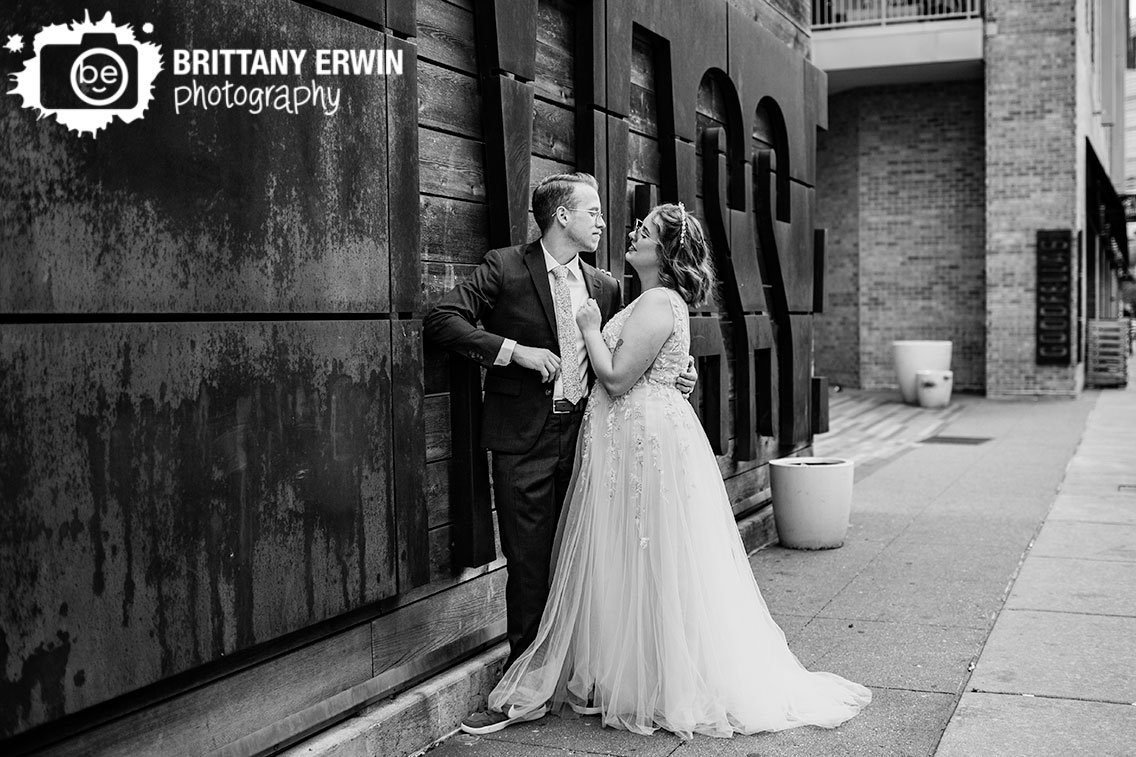 Mass-ave-wedding-photographer-couple-outdoor-Indianapolis.jpg