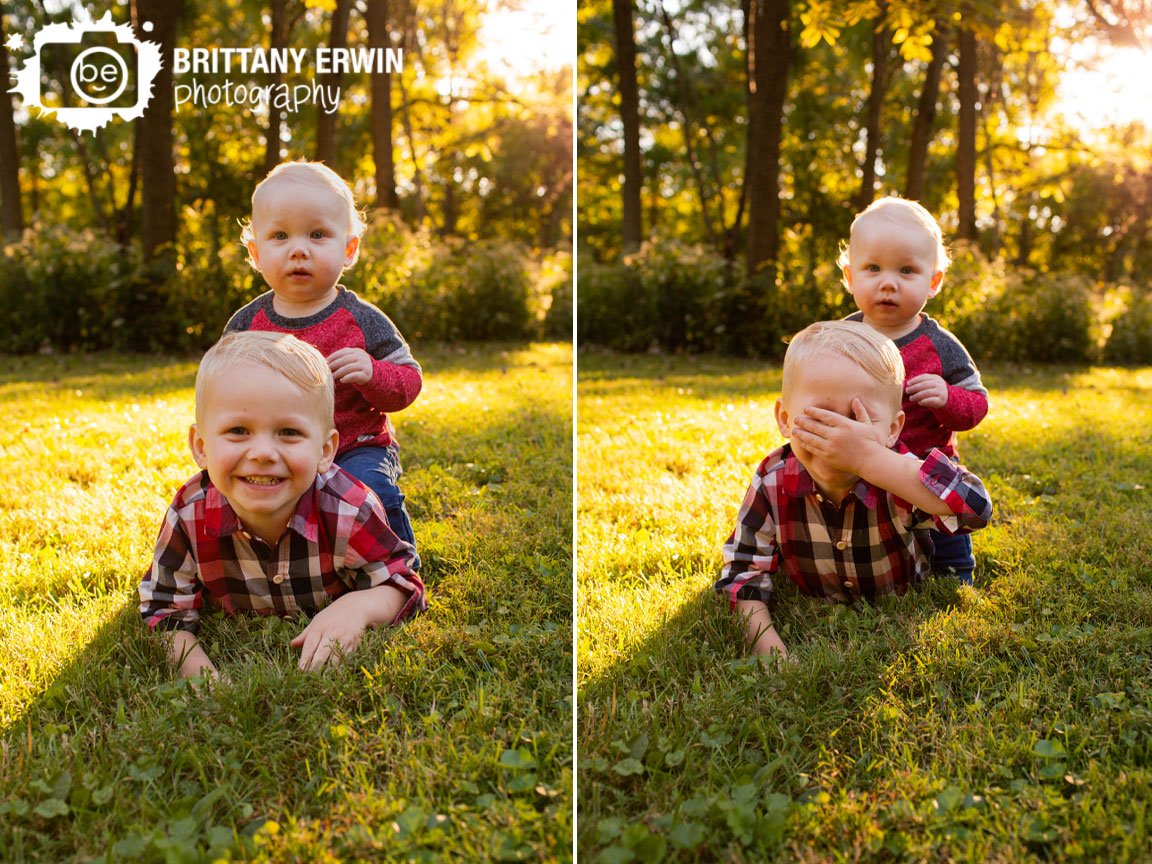 Indianapolis-fall-portrait-photographer-brothers-outside.jpg