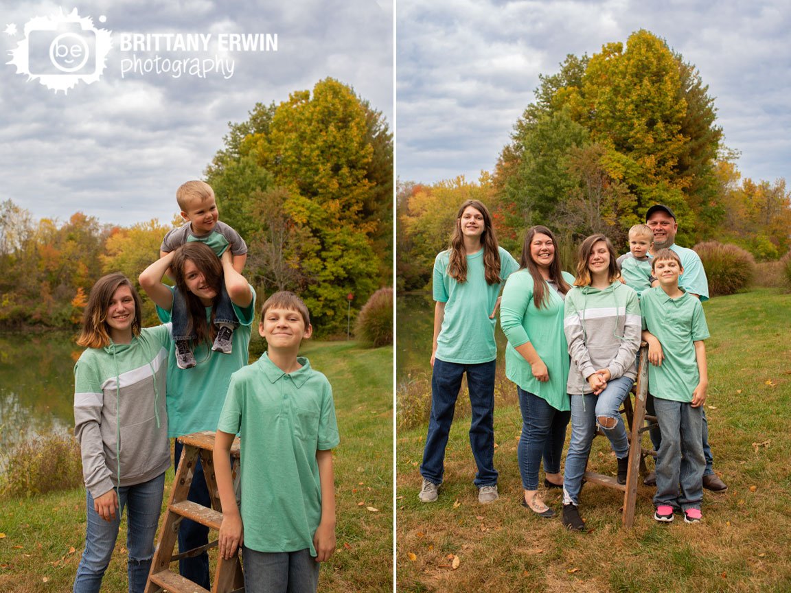 Fall-family-portrait-photographer-coordinating-teal-outfits.jpg
