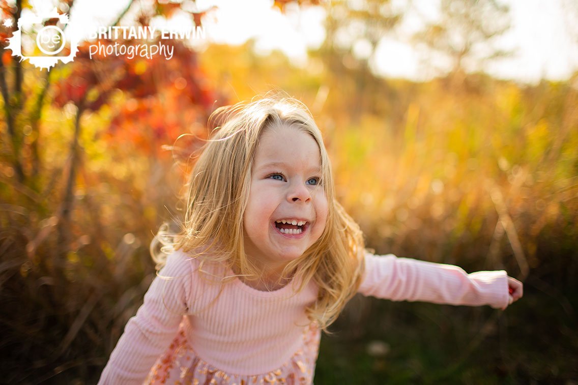 Indianapolis-fall-portrait-photographer-toddler-girl-outside-playing.jpg