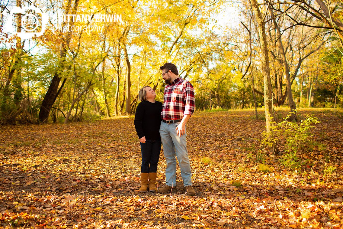 Indianapolis-engagement-portrait-photographer-couple-on-leaf-covered-trail.jpg