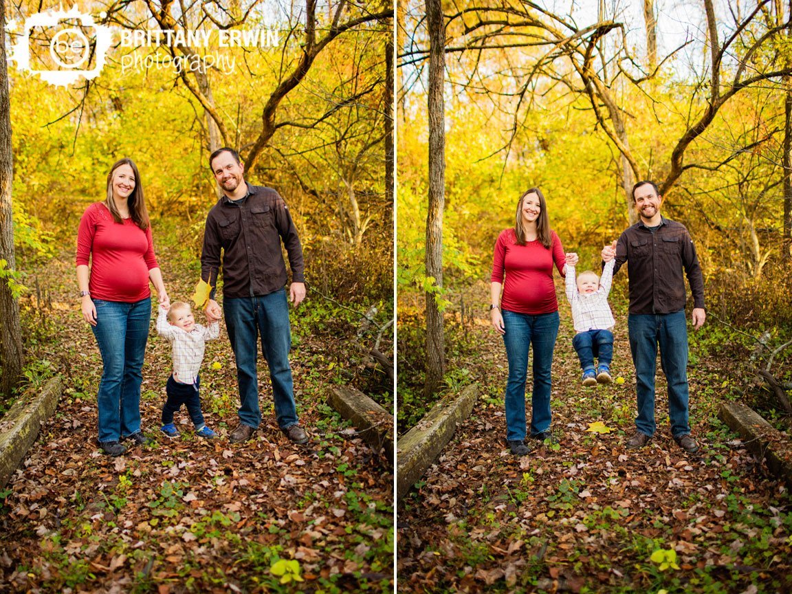 Indianapolis-fall-family-portrait-photographer-mother-father-playing-with-son.jpg