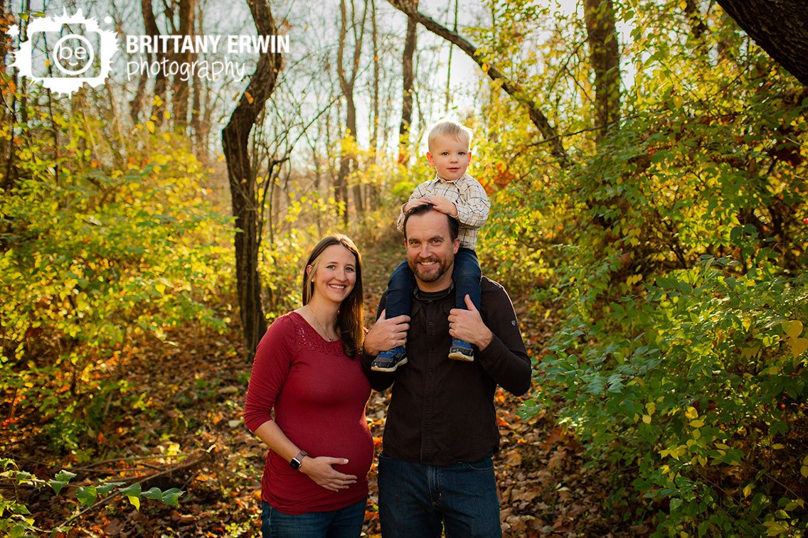 Maternity-family-portrait-photographer-fall-outdoor-Indianapolis-nature.jpg