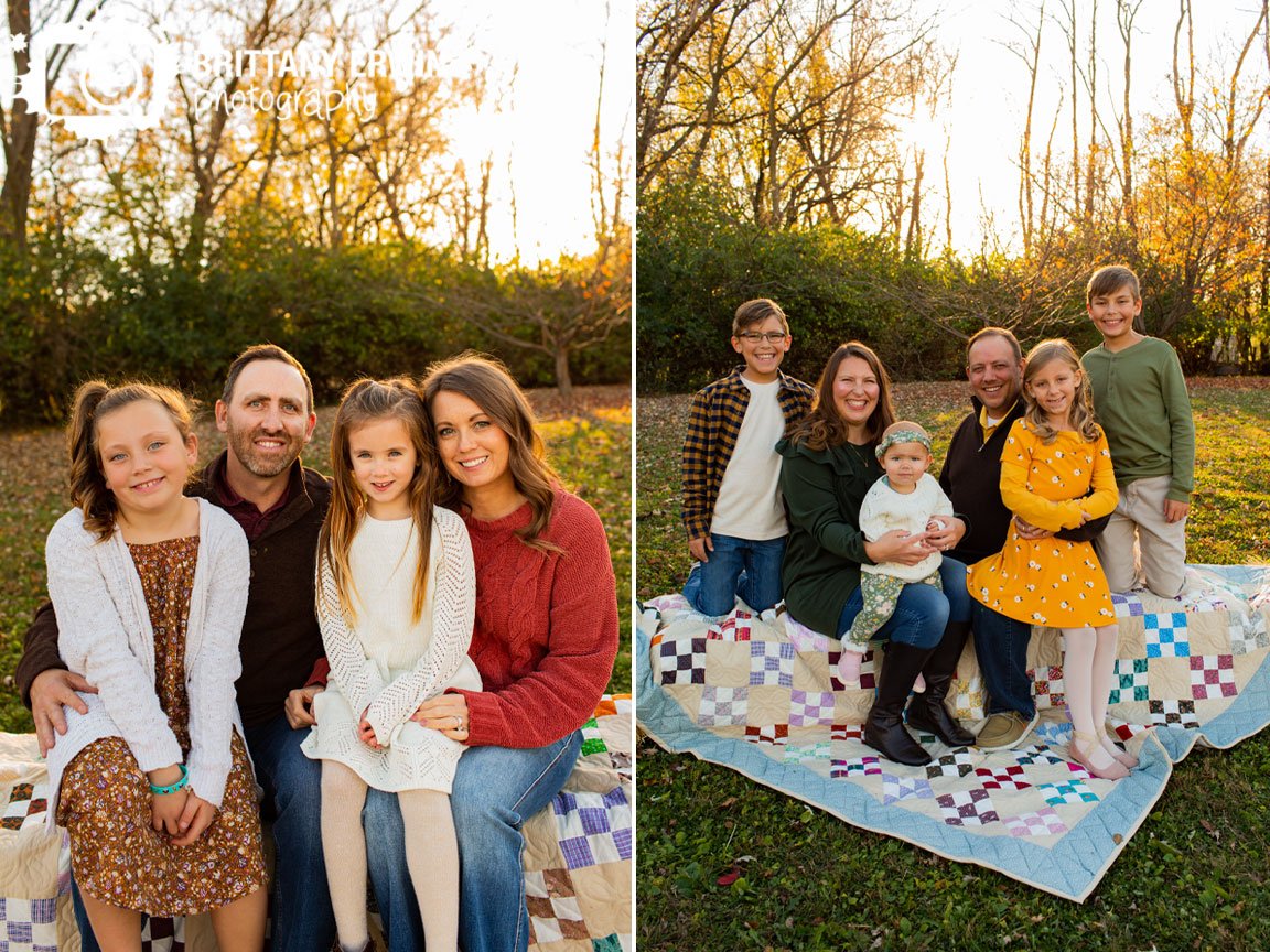 Family-group-portrait-fall-quilt-on-hay-outdoor.jpg