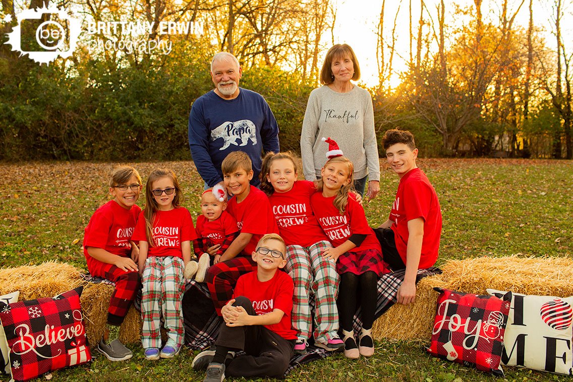Indianapolis-family-portrait-photographer-outdoor-christmas-group-cousins.jpg