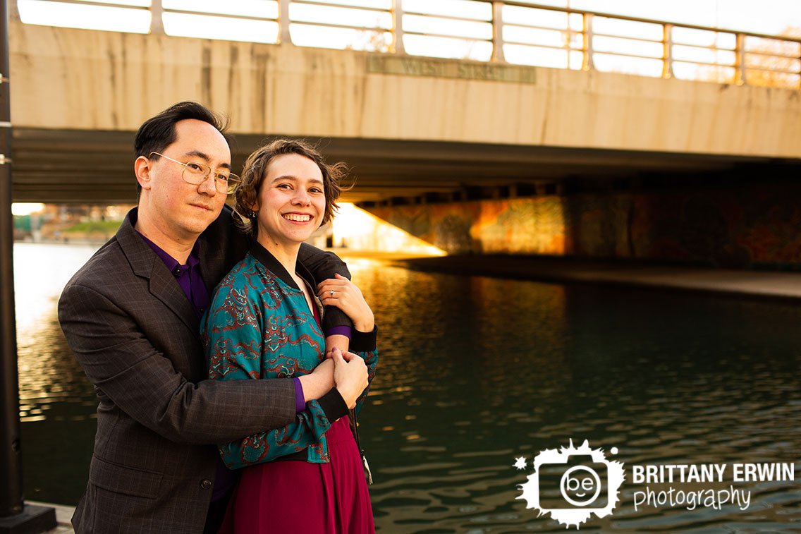 Indianapolis-Canal-mural-winter-portrait-photographer-engaged-couple.jpg