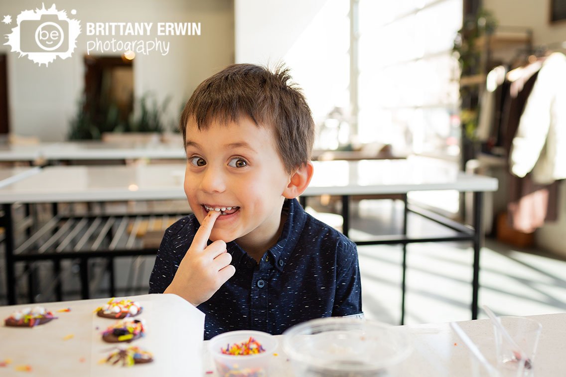 SoChatti-birthday-portrait-photographer-boy-at-candy-drop-class-with-sprinkles.jpg