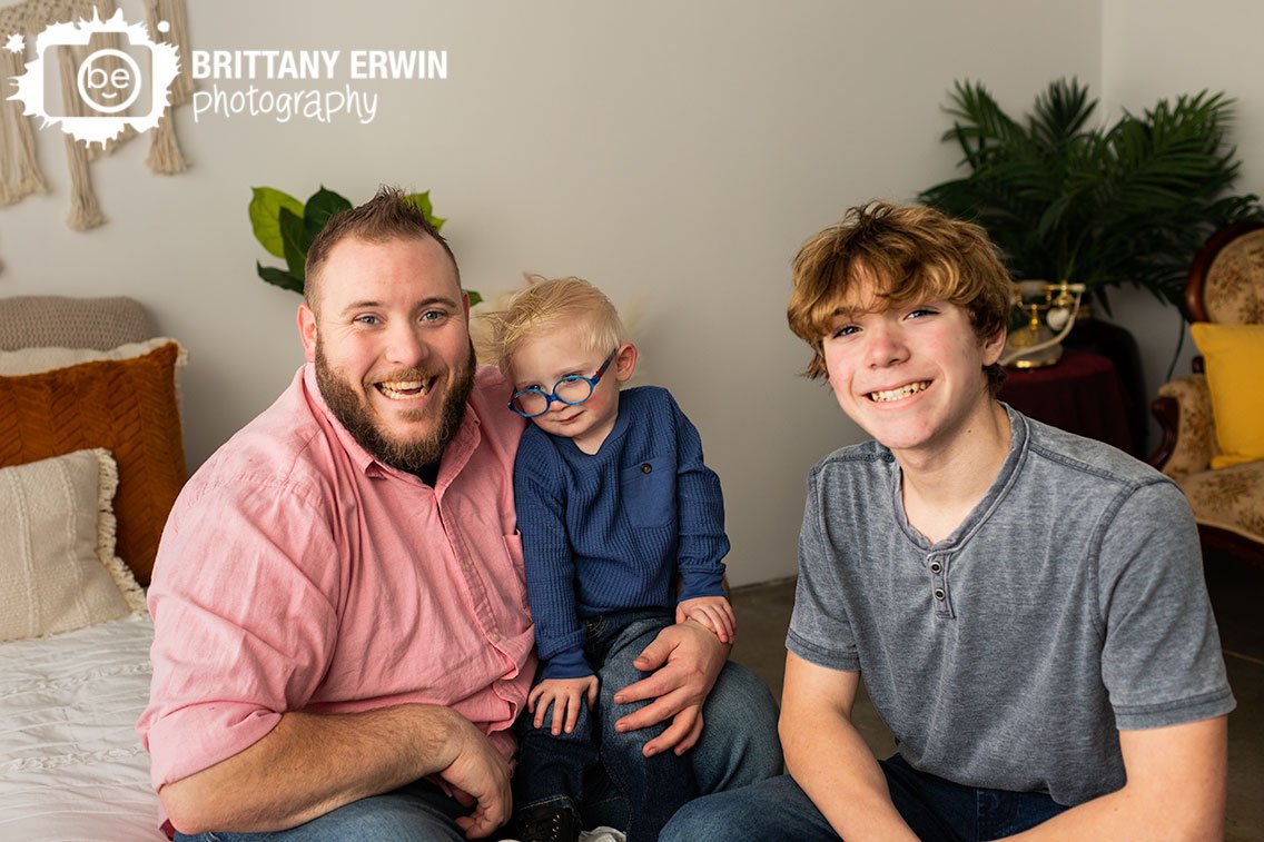 Indianapolis-portrait-photographer-father-with-sons-indoor-studio.jpg