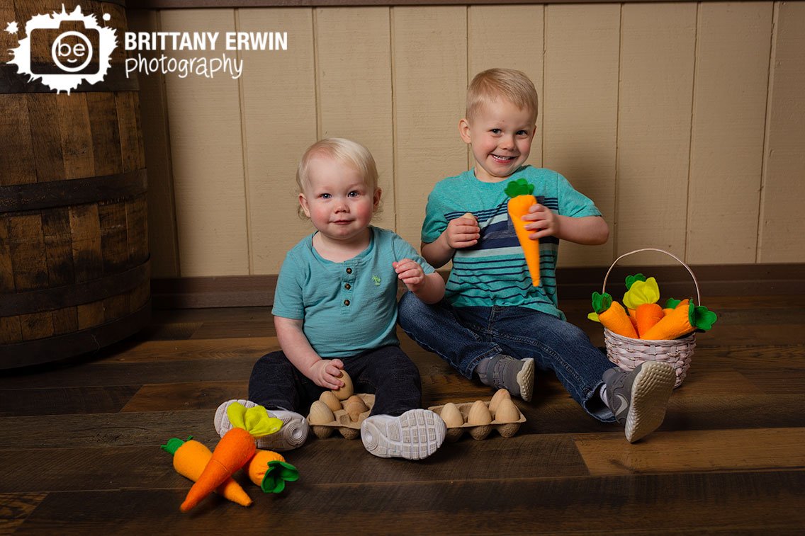 Indianapolis-spring-portrait-photographer-mini-session-brothers-with-stuffed-carrots.jpg