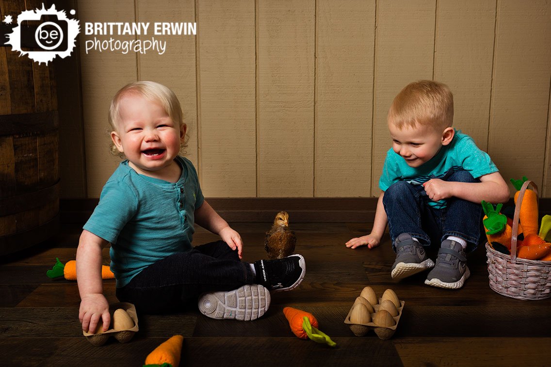 Indianapolis-portrait-photographer-boys-with-baby-chick-2-week-old-chicken-spring-mini-session.jpg