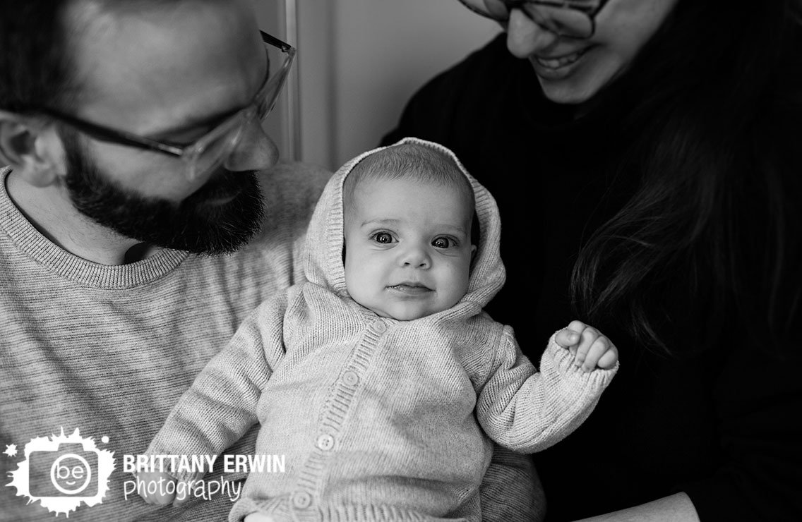 Indianapolis-family-portrait-lifestyle-session-in-home.jpg