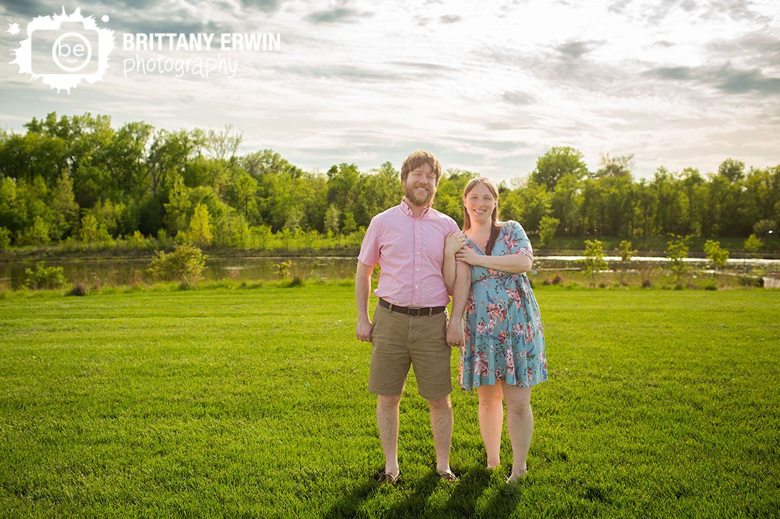 Carmel-Indiana-maternity-portrait-photographer-couple-outside-summer-sunset.jpg