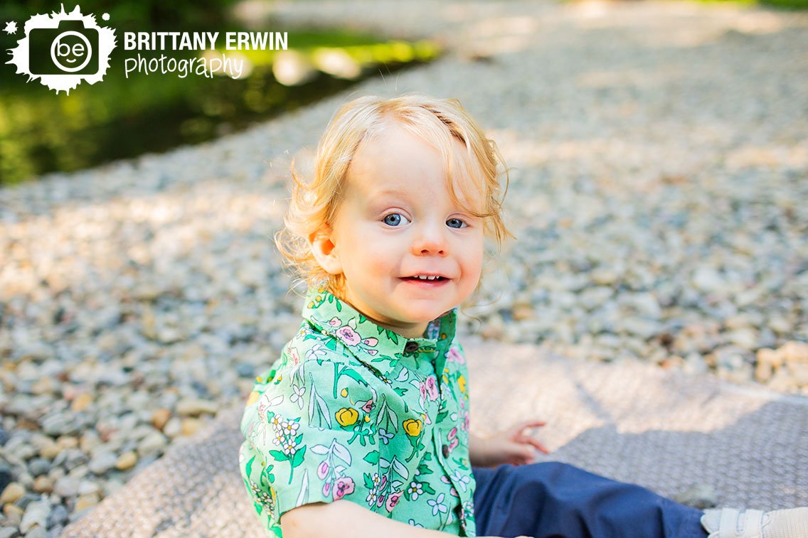 Indianapolis-portrait-photographer-boy-on-quilt-at-Holcomb-Gardens.jpg