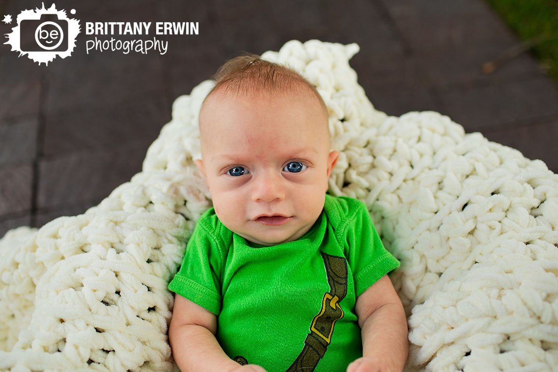 Indianapolis-milestone-portrait-photographer-baby-boy-in-chunky-crochet-blanket.jpg