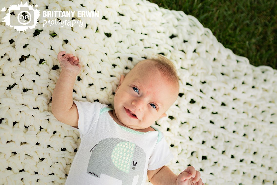 summer-portrait-baby-on-crochet-blanket-in-grass-outside-Indianapolis-photographer.jpg