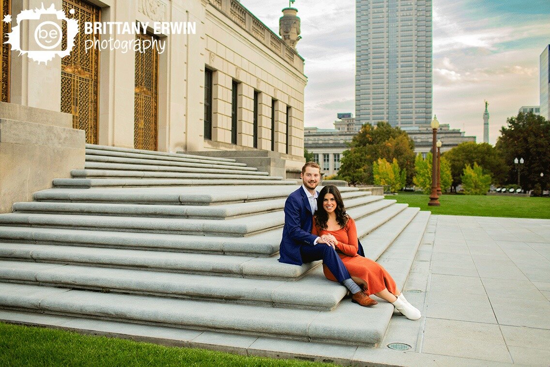 Adventure/Walking sessions are my fav! 🤩
.
..
.
#brittanyerwinphotography #indy #indyskyline #engagement #engagementportrait #couple