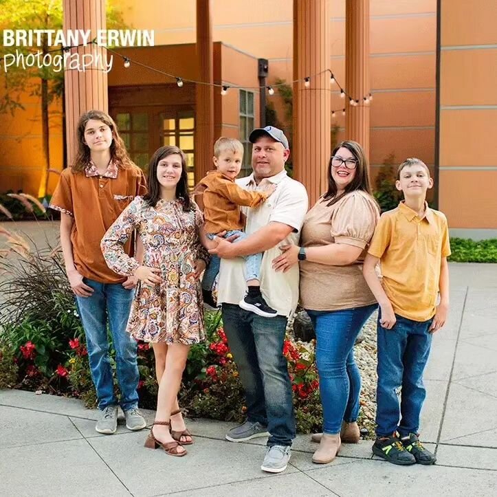 Always love getting a chance to catch up with this crew! Even if they make me feel like an old person...
.
..
.
#brittanyerwinphotography #indy #indyportraitphotographer #familyphotography #fallphotography #fallfamilyphotos