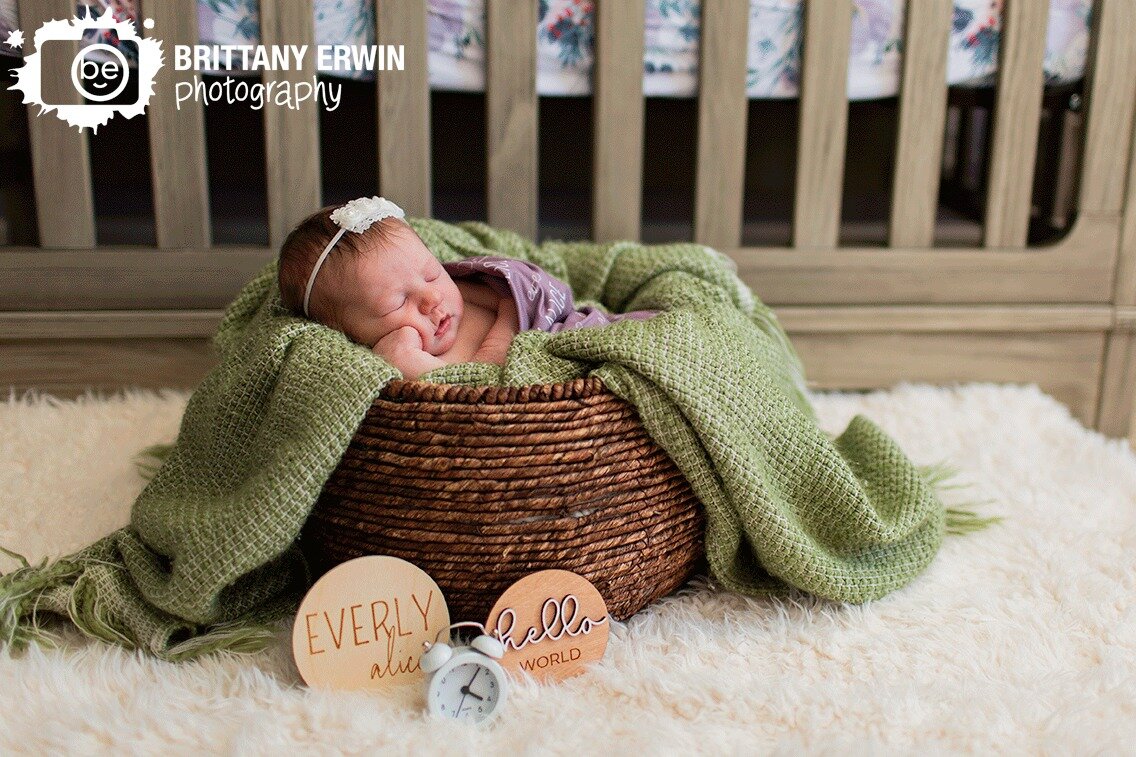 Here's hoping you only needed to hit the snooze once this morning. 😴⏰
.
..
.
#brittanyerwinphotography #indy #newbornphotographer #newborn #babygirl