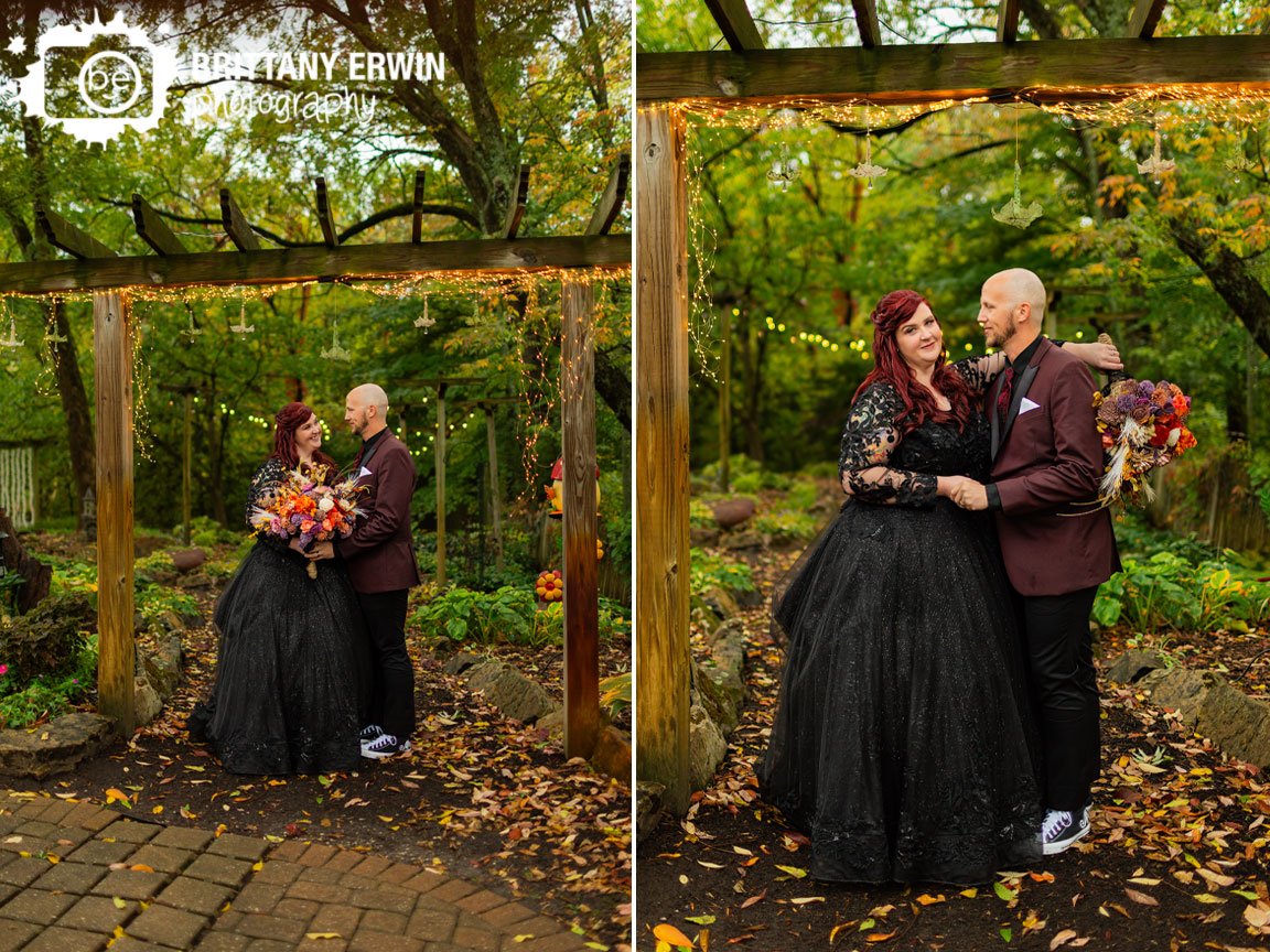 Avon-Garden-couple-portrait-fall-wood-flower-bouquet.jpg