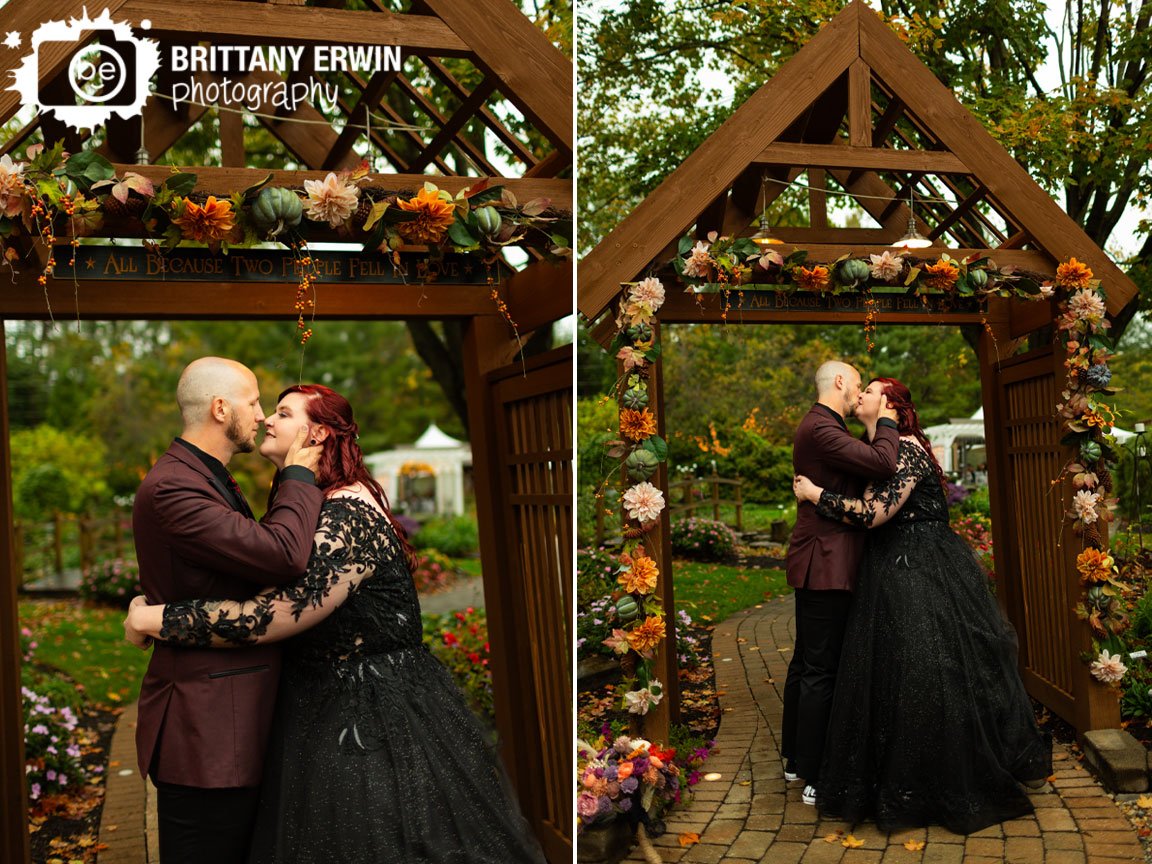Avon-Gardens-couple-portrait-fall-wedding.jpg