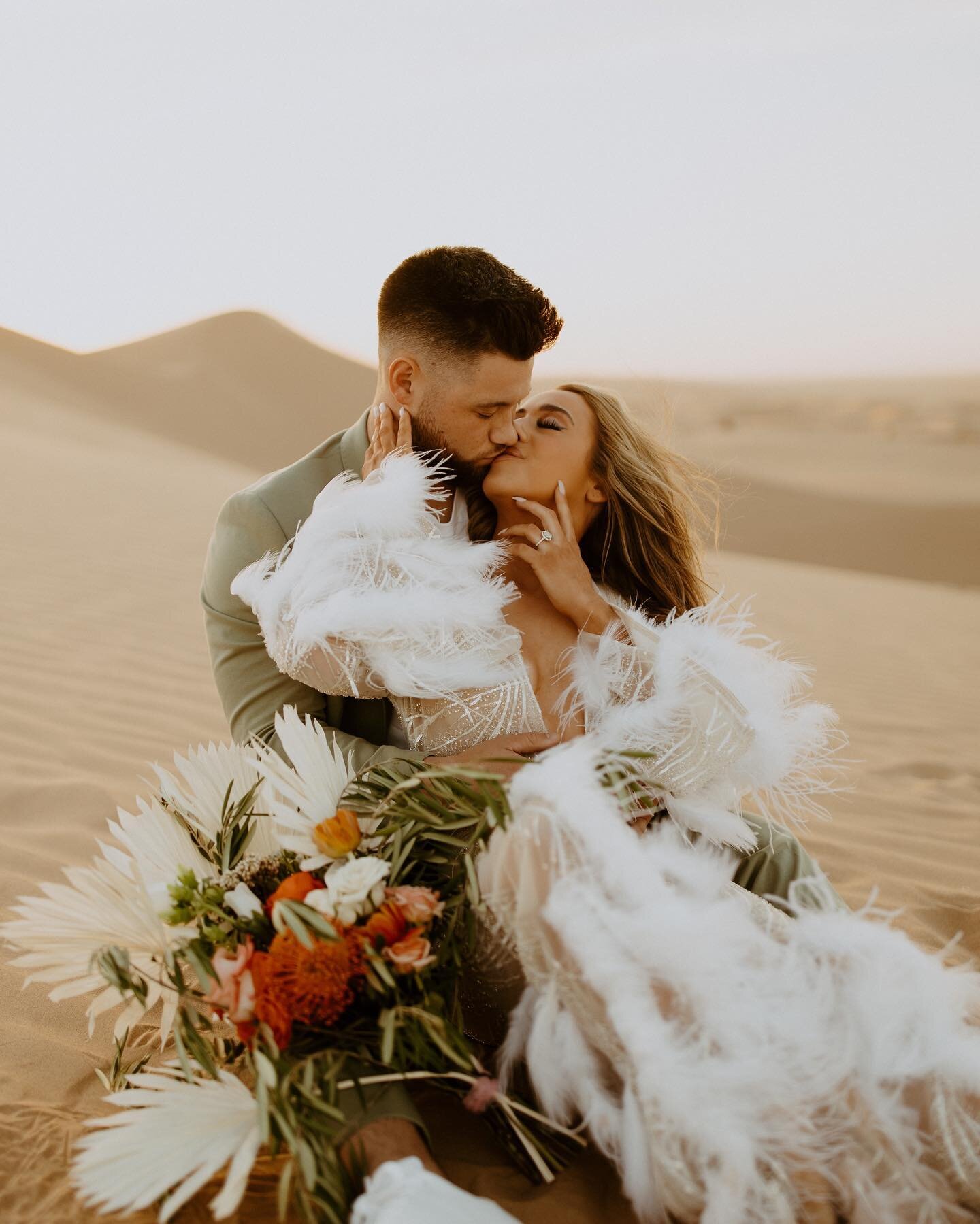 someone tell me something better than road tripping from san diego along the california border to the sand dunes? i&rsquo;ll wait&hellip; 

hannah &amp; byron absolutely killed this fun look in the most beautiful and out of this earth place ever! ser