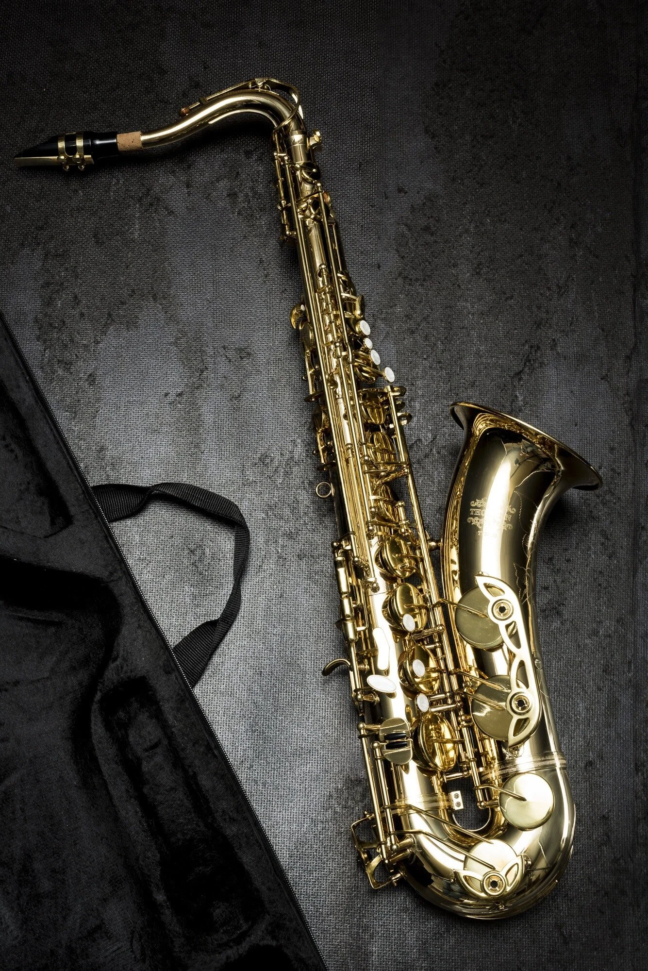 brass-saxophone-on-gray-table-near-black-bag-164936.jpg