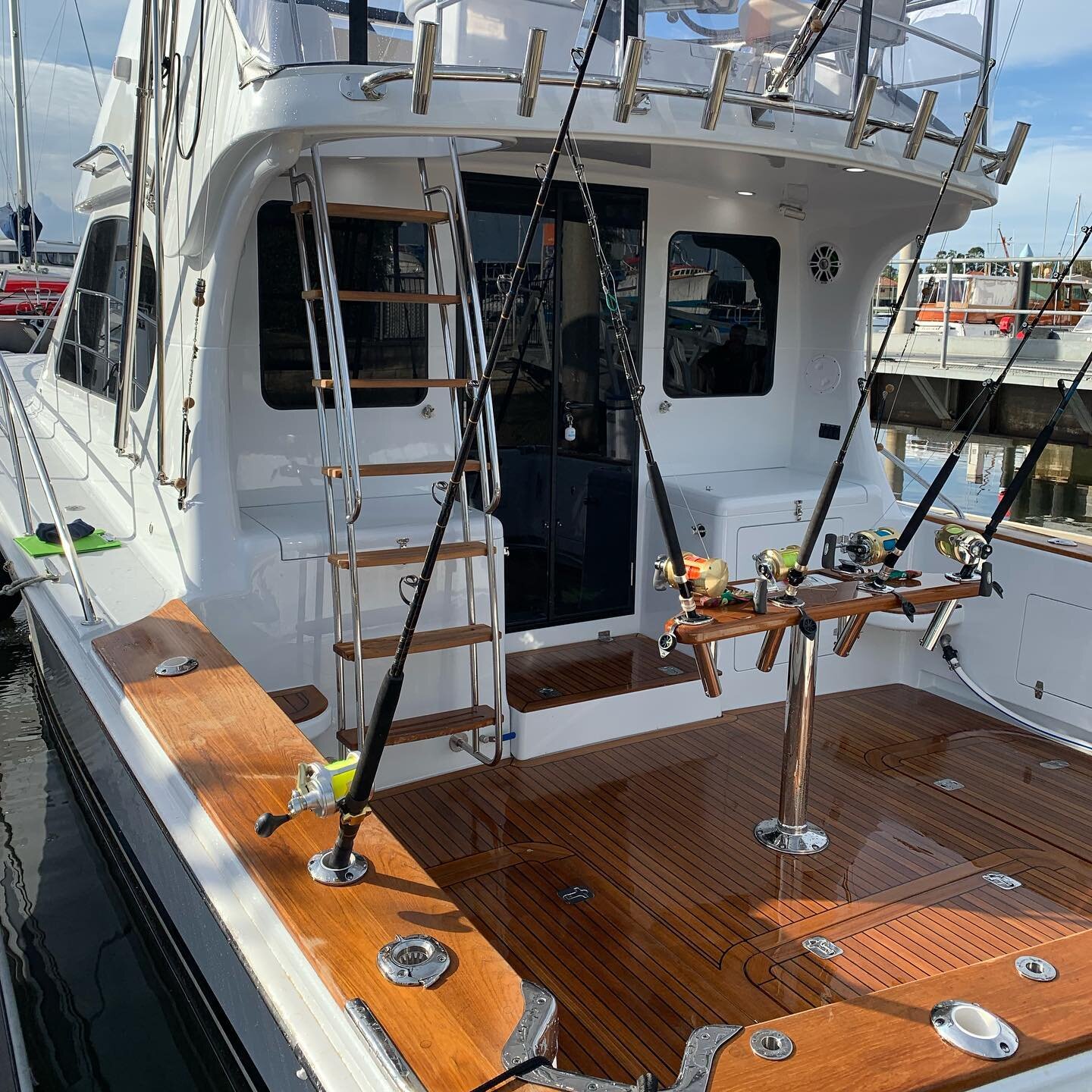 Complete Exterior Rebuild by @oceandegreeyachtservices Paint Finish by @spraytechmarineptyltd Custom Stainless Rod holders, fairleads &amp; fixtures by @choicestainlessau  A beautifully completed project 👌 Time to enjoy the boat.  @theboatworks .  #