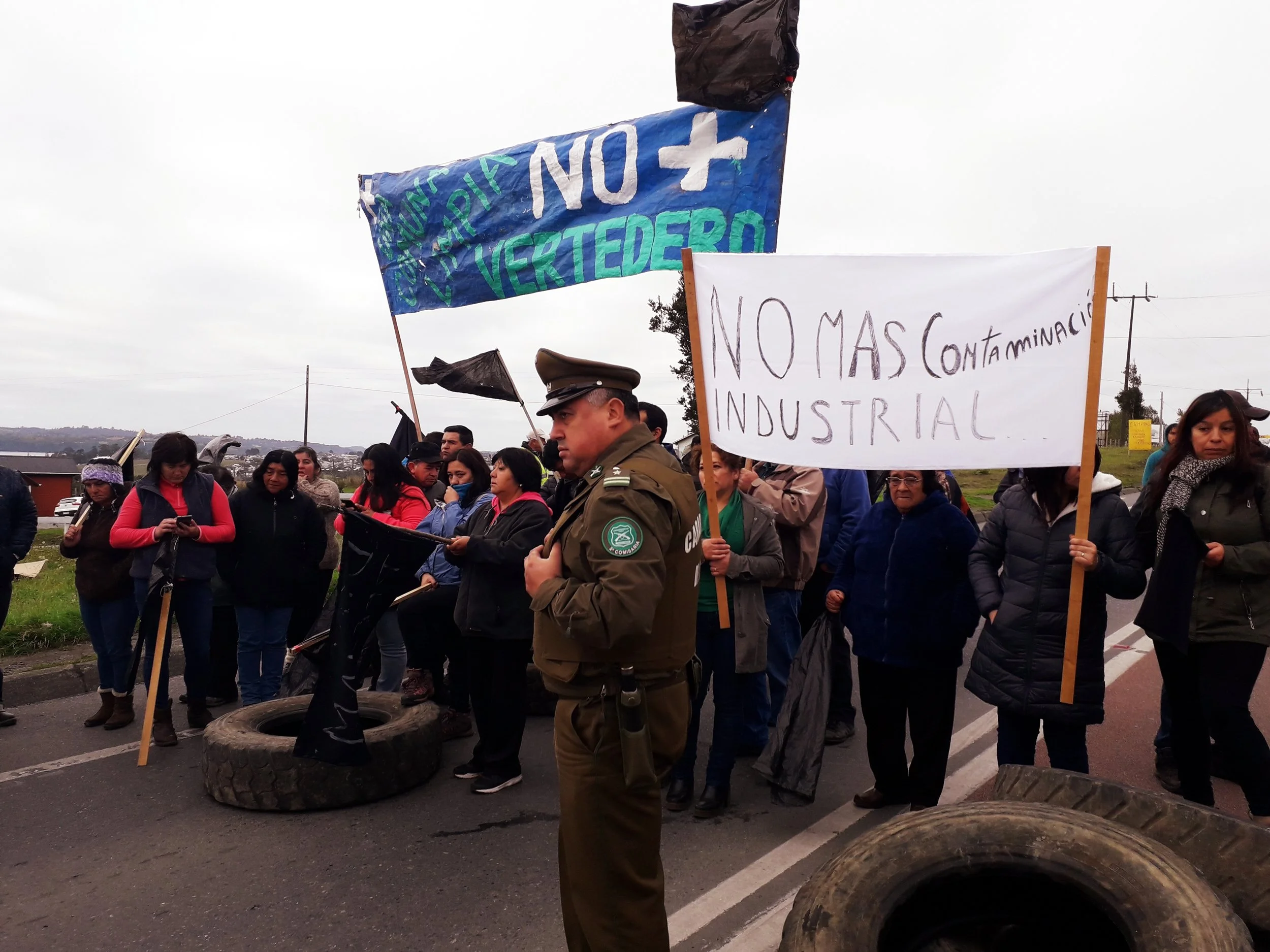 Sentados Frente al Mar vs Basura en Chiloé